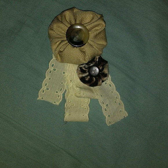 Hand made accessories  $10-$30 depending on size, time, and materials used! 🌸 - Picture 5 of 9